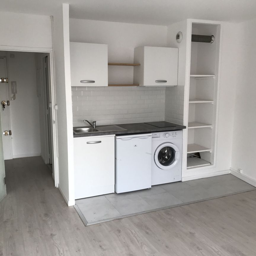 Appartement 1 pièces 25m2 MARSEILLE 3EME 550 euros - Photo 1