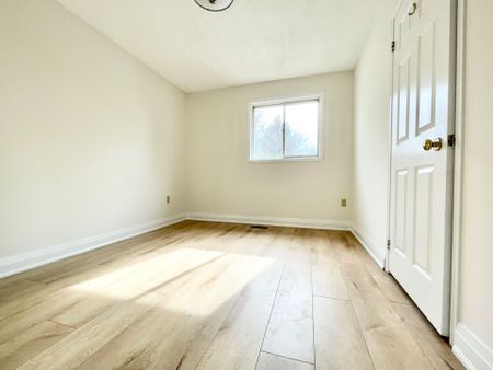 For Lease - 69 D'ambrosio Drive, Barrie, Ontario - Photo 5