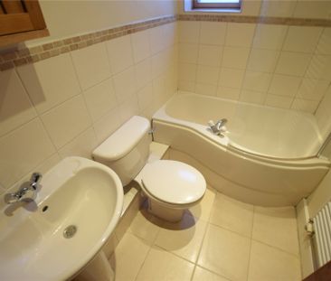 2 bedroom Maisonette in Braeside, Bracknell - Photo 3