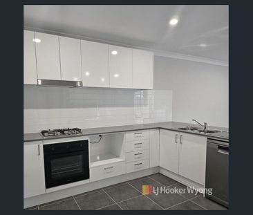 Cozy Duplex Living in Hamlyn Terrace - Photo 6