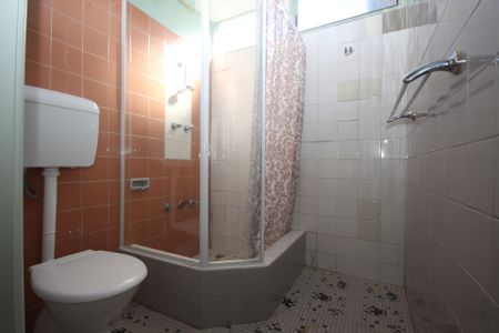 Coastal Convenience - Bright Studio Near Beach & CBD - Photo 5