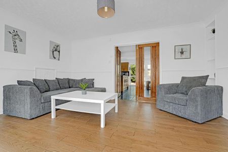 5 bedroom detached house to rent - Photo 3