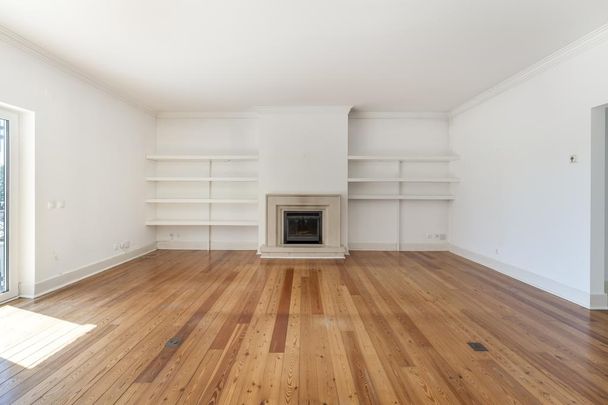 3 Bedroom Apartment with parking, Estoril, Cascais - Photo 1