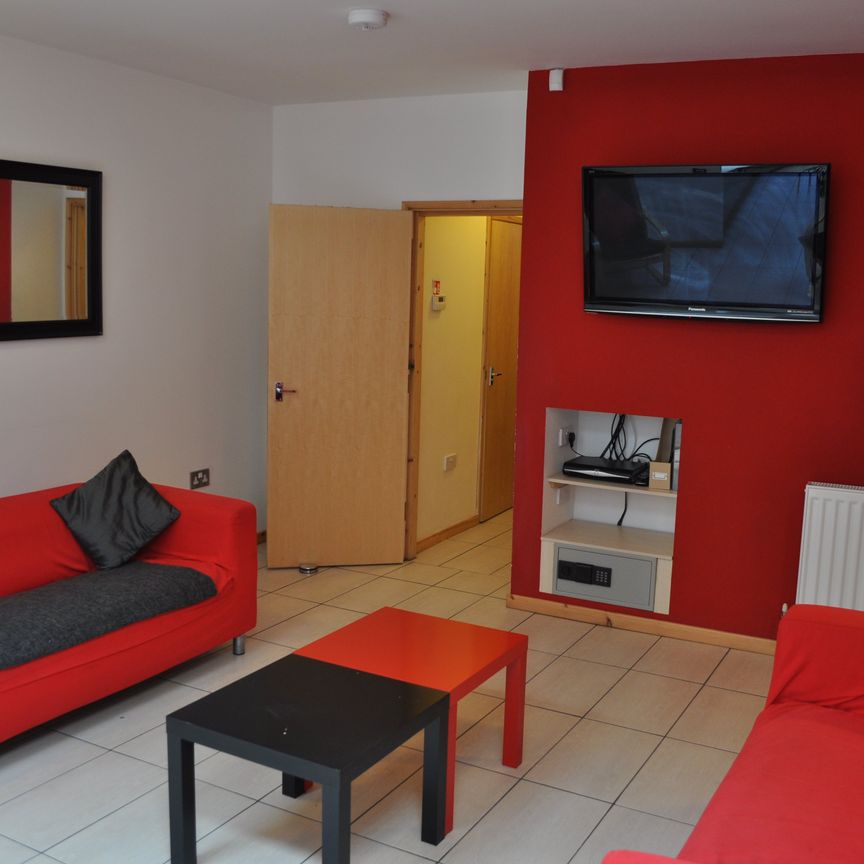 34 TIVERTON ROAD - Photo 1