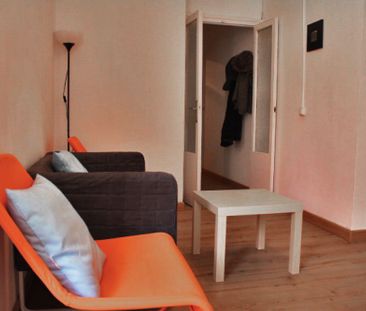 Spacious room with double wardrobe in the Eixample - Photo 6