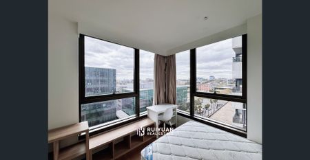 2-Bedroom Apartment with Docklands Wheel Views | Fully Furnished - Photo 4
