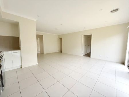 “Modern Family Home in Tarneit with 3 Bedrooms” - Photo 3