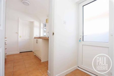 Somerton Avenue, Lowestoft, NR32 - Photo 4