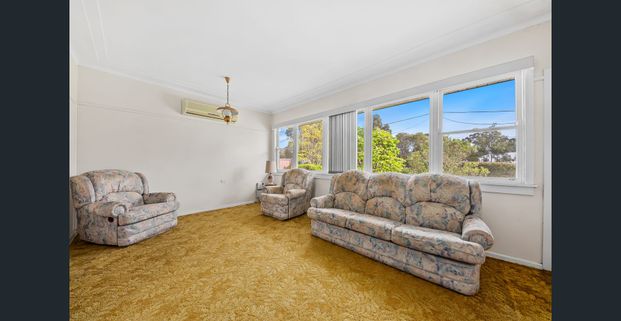 Quiet Cul-de-Sac Living Opposite St Bernadette's Primary - Photo 1