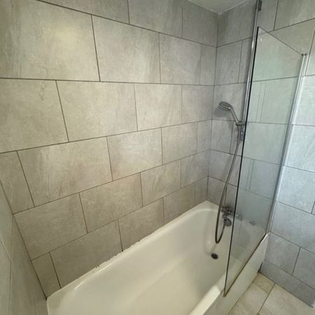 Room in a Shared Flat, The Homestead, N11 - Photo 3