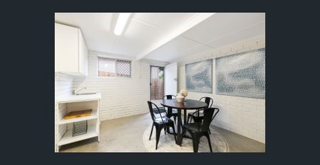 Stylish Family Home with Pool in Prime Kenmore Location with Dual Living - Photo 2