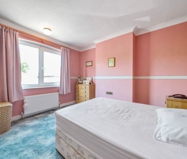 3 Bed Terraced House, Frimley Gardens, CR4 - Photo 6