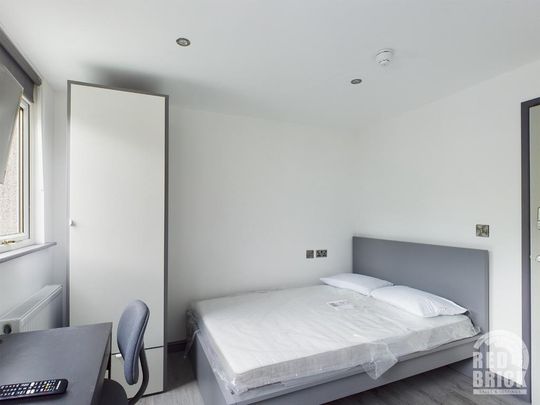 1 bedroom in a house share to rent - Photo 1
