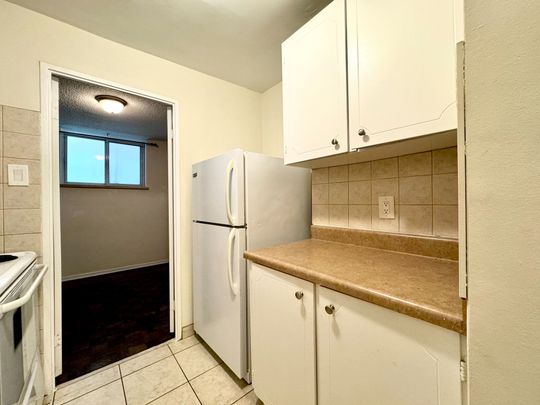 For Lease - 570 Eglinton Avenue Unit# 4, Toronto, Ontario - Photo 1