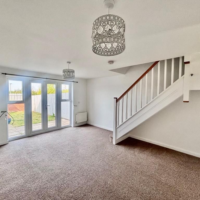 2 bedroom end of terrace house to rent - Photo 1