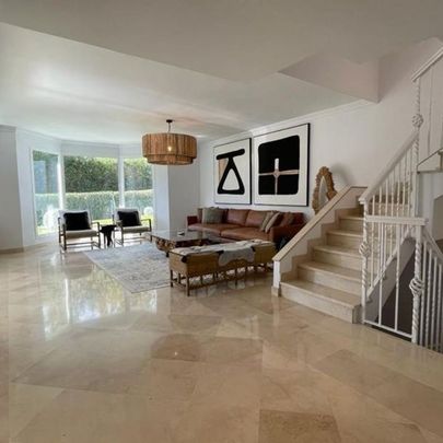 Luxury House for rent in Nueva Andalucia, Andalusia - Photo 1