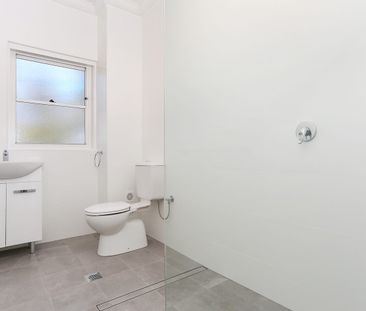 Spacious One-Bedroom Apartment with Stunning Water Views - Photo 3