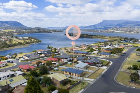 Modern Family Home - Photo 2