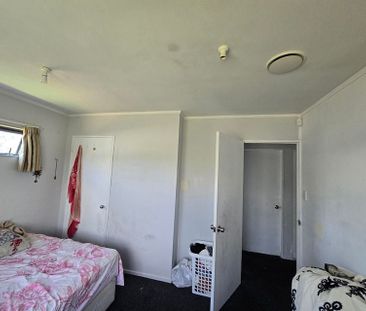 3 Bed Home with Extra Room Space – Secure Backyard - Photo 1