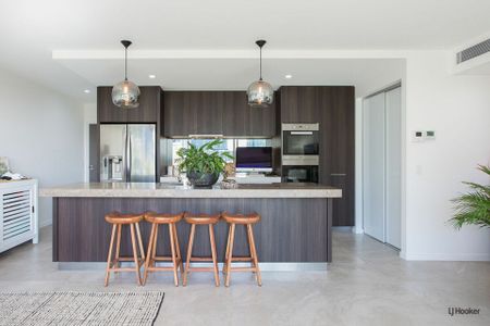 Contemporary Two Bedroom Apartment - Perfect Location! - Photo 2