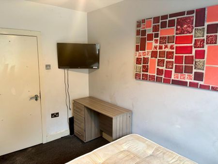 1 bedroom in a house share to rent - Photo 3