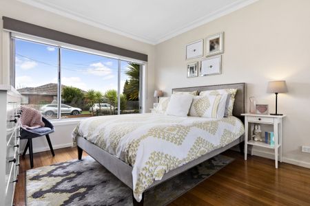 Charming 3-Bedroom Home with Modern Amenities - Photo 2