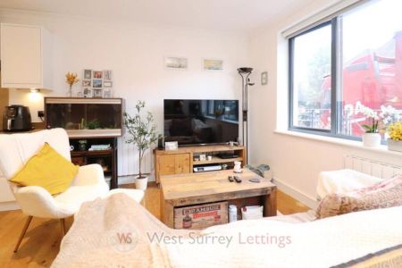 Studio to rent - Photo 2