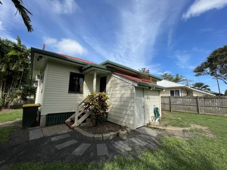 3 bedroom home with 2 bay shed - Photo 2