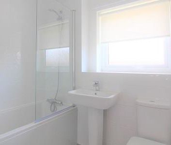 3 bedroom semi-detached house to rent - Photo 6