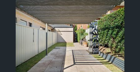 Versatile Dual-Living Blending Classic Charm & Modern Convenience - Photo 4