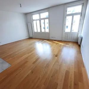 Schöne Wohnung im Stil Altbau - Photo 2
