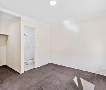 Spacious 4x2 Family Home in a Tranquil Coodanup Location - Photo 4