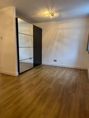 2 Bed Flat, Alcester Court, SM6 - Photo 1