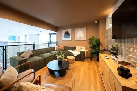 5 bedroom flat to rent - Photo 2