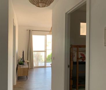 Piso de alquiler en Calle Hermanos Álvarez Quintero, 1, La Cala del... - Photo 4