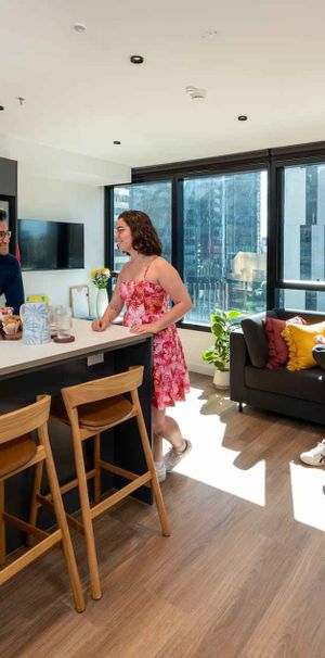 6 Bedroom Apartment (Ensuite) - Photo 1