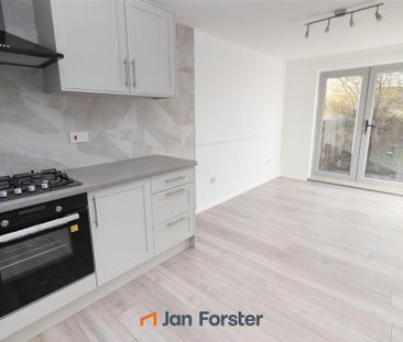 3 bedroom end of terrace house to rent - Photo 6