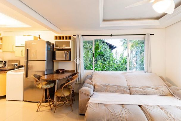 Casa com 4 quartos e 200m² para alugar em Beiramar, Florianópolis. - Photo 1