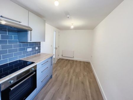 3 bedroom flat to rent - Photo 5