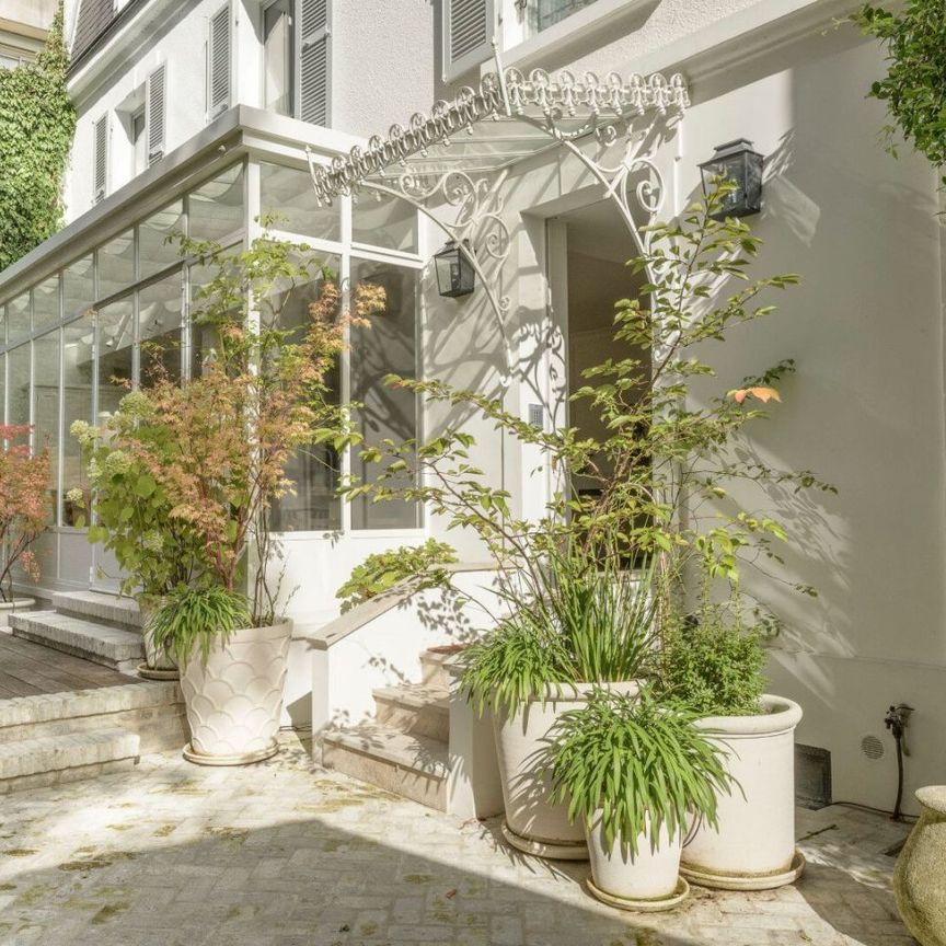 16eme arrondissement- MAISON MEUBLEE- VILLA MOLITOR-170m² - Photo 1