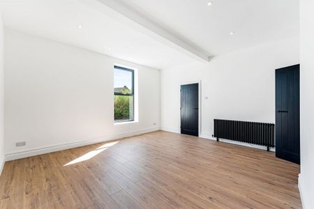 4 bedroom semi-detached house to rent - Photo 4