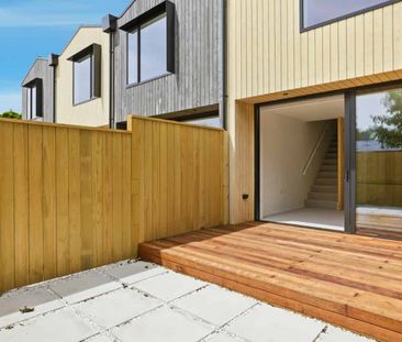 Modern 2-Bedroom, 2-Bathroom Townhouse - Photo 4