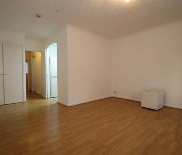 Turnpike Lane, Uxbridge, UB10 - Photo 1