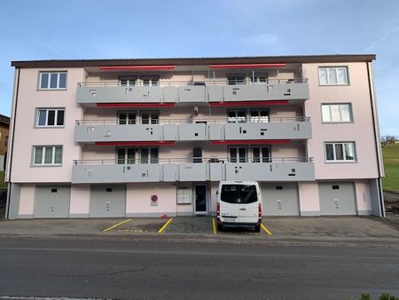 "helle 4.5-Zimmer-Wohnung mit grosszügigem Balkon" - Photo 3