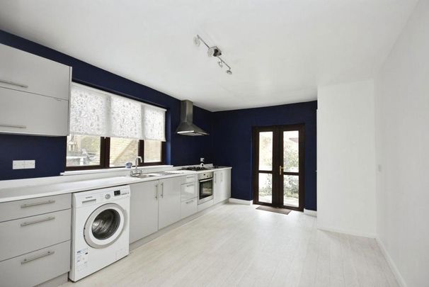 3 bedroom flat to rent - Photo 1