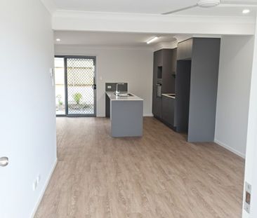 Avail 16/01/26-3 BED 2 BATH TOWNHOUSE WITH FULLY DUCTED AIR - Photo 5