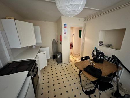 2 bedroom flat to rent - Photo 3