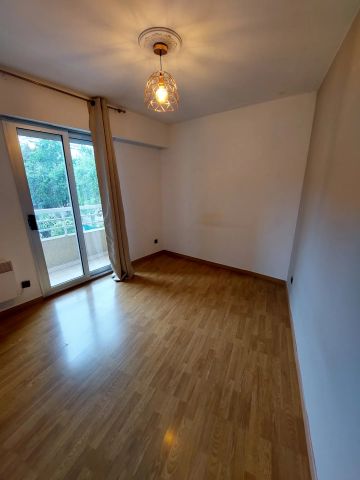 Location Appartement 4 pièces 81m² NICE 06200 - Photo 3