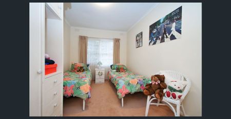 SPACIOUS FAMILY HOME WITH COVERED DECK & LARGE BACKYARD - Photo 4