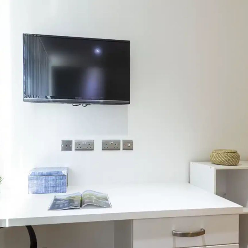 Standard 2 Bed (non ensuite) - Photo 1